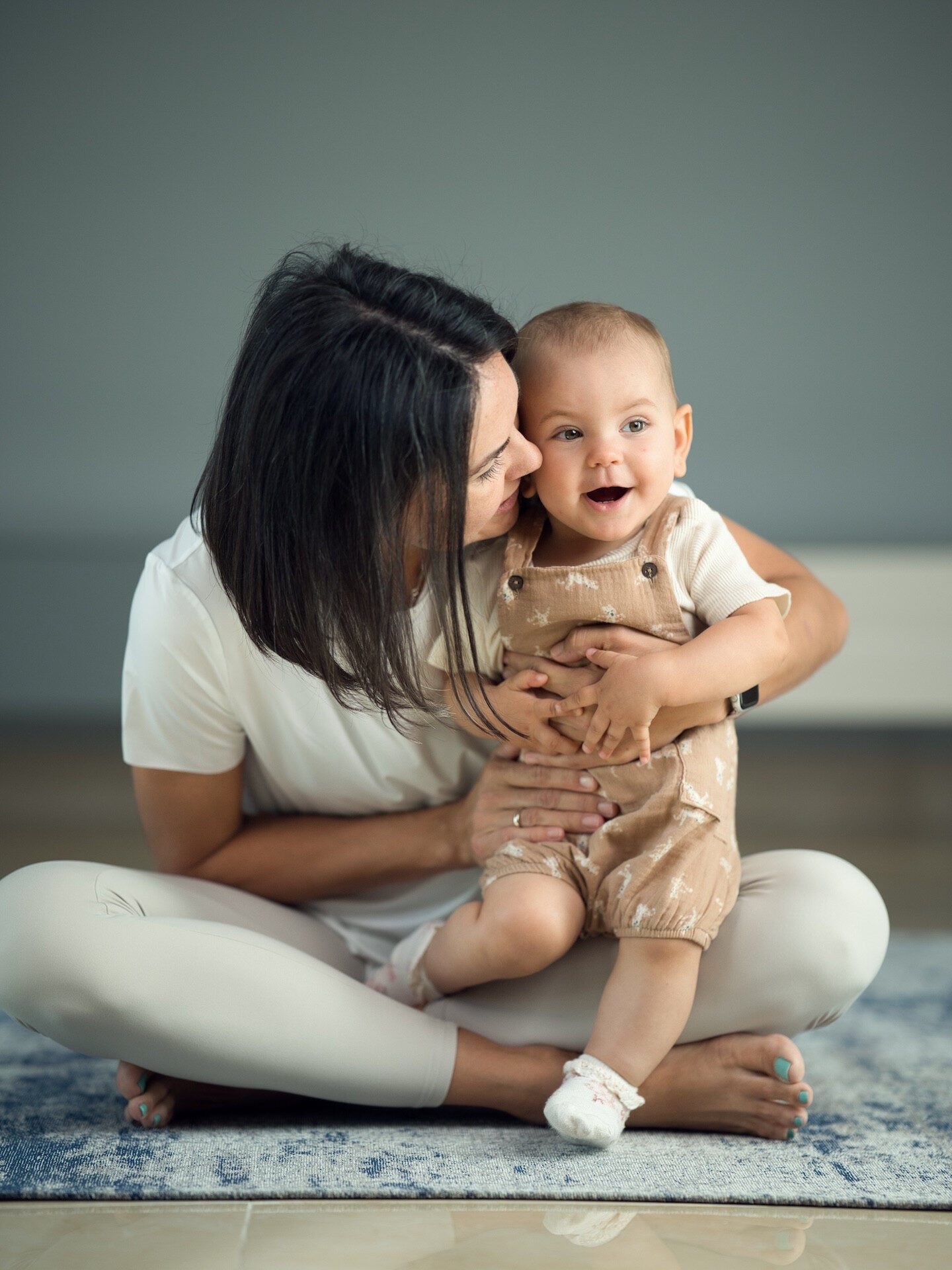 Lifestyle family session — unposed and warm